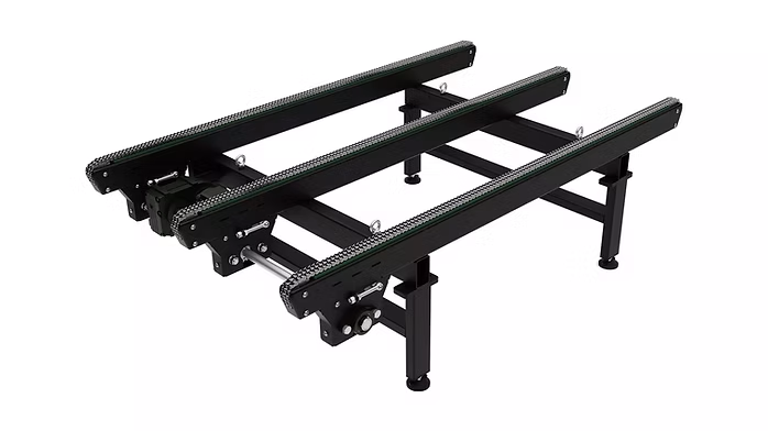 نوار نقاله غلطکی 400 ولت نوار نقاله غلطکی ۴۰۰ ولت به سیستمهایی اطلاق میشود که از موتورهای سهفاز صنعتی برای به حرکت درآوردن غلتکها یا شفتها استفاده میکنند. این نوع نقالهها برای کاربردهای سنگینتر، پرظرفیت و پیوسته طراحی شدهاند. --- ویژگیهای نوار نقاله غلطکی ۴۰۰ ولت (سهفاز): 1. قدرت بالا: موتورهای 400 ولت سهفاز، توان بیشتری نسبت به سیستمهای ۲۴ ولت دارند و مناسب برای بارهای سنگین، پالتها یا بستههای بزرگ هستند. 2. انتقال توسط زنجیر یا تسمه: در این سیستمها، نیروی موتور معمولاً به کمک زنجیر (Chain Drive) یا تسمه تایمینگ به غلتکها منتقل میشود (Powered Roller Conveyor).