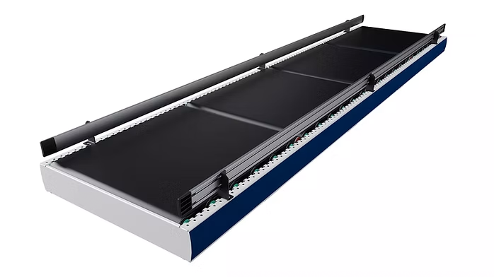 نوار نقاله فاصله دهنده نوار نقاله فاصله دهنده ( Zone belt conveyor ) سیستمی هوشمند برای حمل و کنترل جریان کالا است که با ترکیب مزایای یک نوار نقاله تسمهای سنتی و یک سیستم موتوردار منطقهبندیشده با ولتاژ پایین (۲۴ ولت)، امکان کنترل مجزای هر منطقه را فراهم میکند. این سیستم بهویژه در خطوط بستهبندی، تفکیک، و سیستمهای سفارشچینی (Picking) کاربرد دارد.