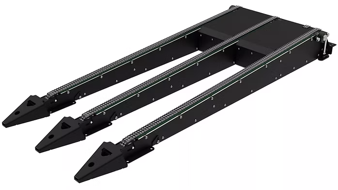 نوار نقاله گرانشی Gravity Conveyor حرکت بار در این نوع نقاله بدون موتور و به کمک نیروی جاذبه یا هل دادن دستی انجام میشود. ویژگیها: ساده و کمهزینه مناسب برای بارهایی با کف صاف (مثل کارتن، سبد، جعبه) بدون نیاز به برق استفاده در رمپها یا مسیرهای