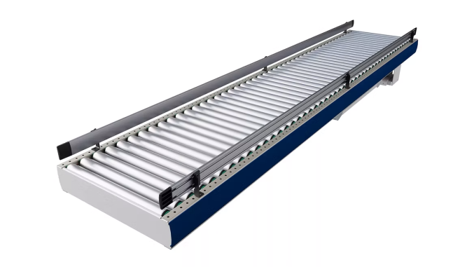 نوار نقاله گرانشی خطی بخش اصلی بدنه نوار نقاله گرانشی را میتوان بهصورت زاویهدار (شیبدار) یا افقی نصب کرد. در حالت زاویهدار، کالاها بهواسطه نیروی گرانش حرکت میکنند و با توجه به میزان شیب، سرعت انتقال آنها افزایش مییابد. در حالت افقی، حرکت کالاها معمولاً به کمک نیروی دستی یا هلدادن انجام میشود. این نوع نوار نقاله از یک شاسی فلزی (فریم) و مجموعهای از غلتکهای گرانشی مستقیم (Gravity Rollers) تشکیل شده است که وظیفه انتقال روان و کماصطکاک کالا را بر عهده دارند. فاصله بین غلتکها بسته به ابعاد و وزن کالا تعیین میشود تا از گیرکردن یا افتادن آنها جلوگیری شود.